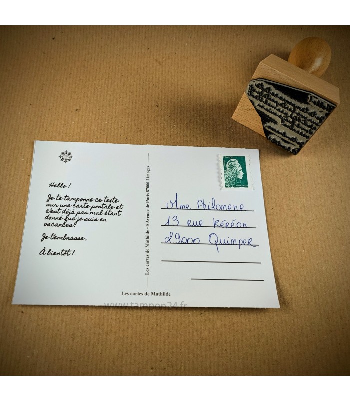 Tampon collection en bois avec un message à marquer sur vos cartes postales de vancances.