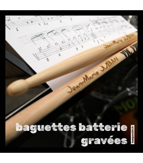 Paire de baguettes de batterie Vic Firth 5A American Classic gravées