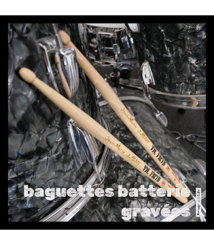 Drums sticks gravure avec nom du groupe de musique