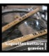 Baguettes Vic Firth 5A avec gravure au laser posées sur grosse caisse